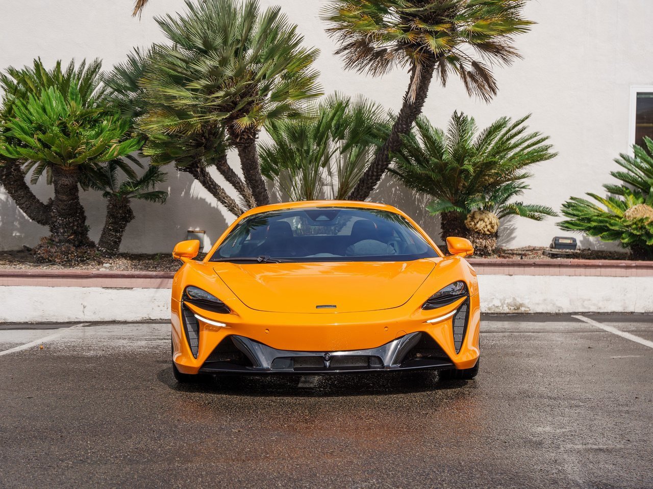 Used 2025 McLaren Artura image 2