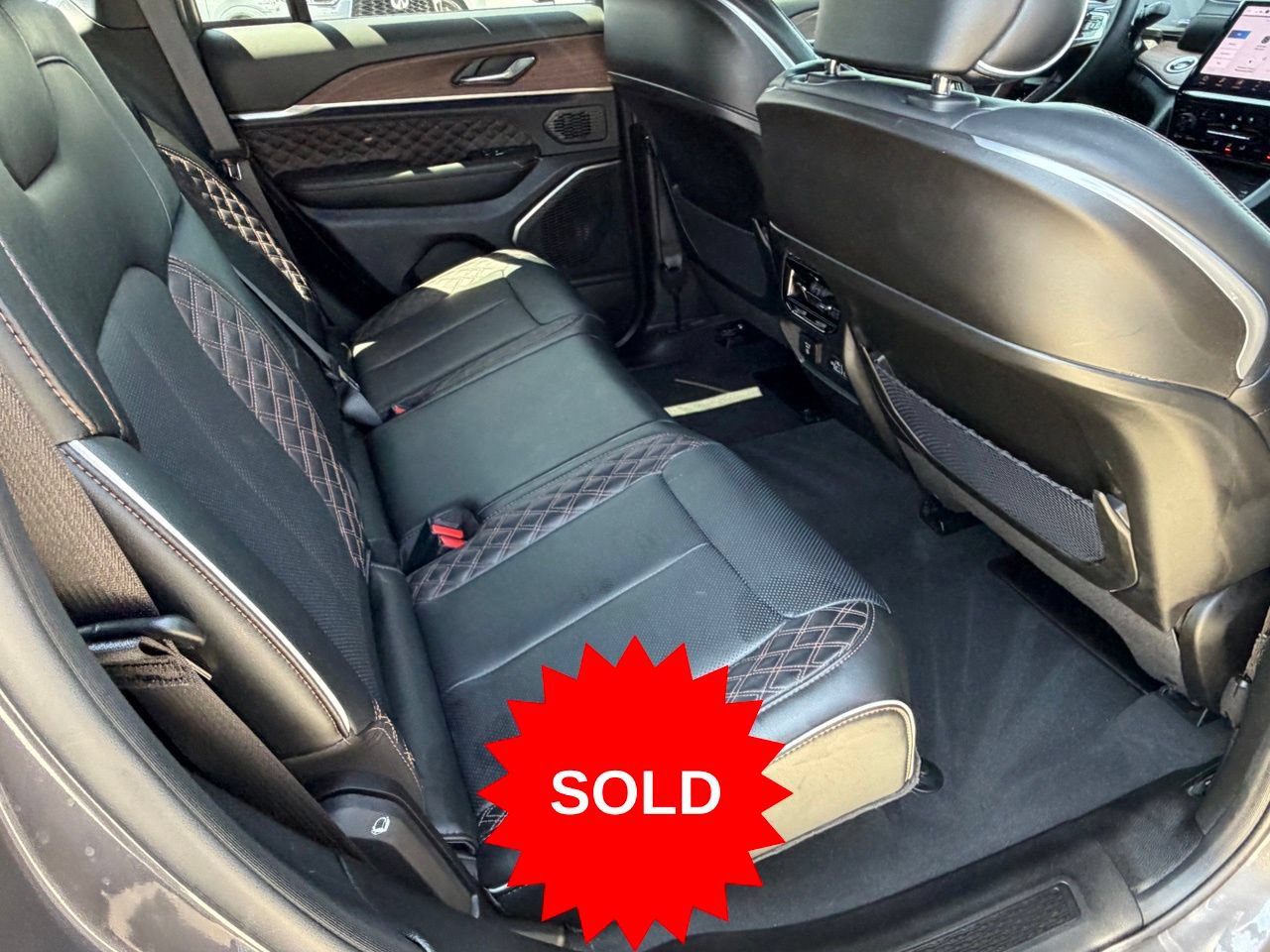 Used 2025 Jeep Grand Cherokee Summit w/ Obsidian Package AWD/4WD image 39
