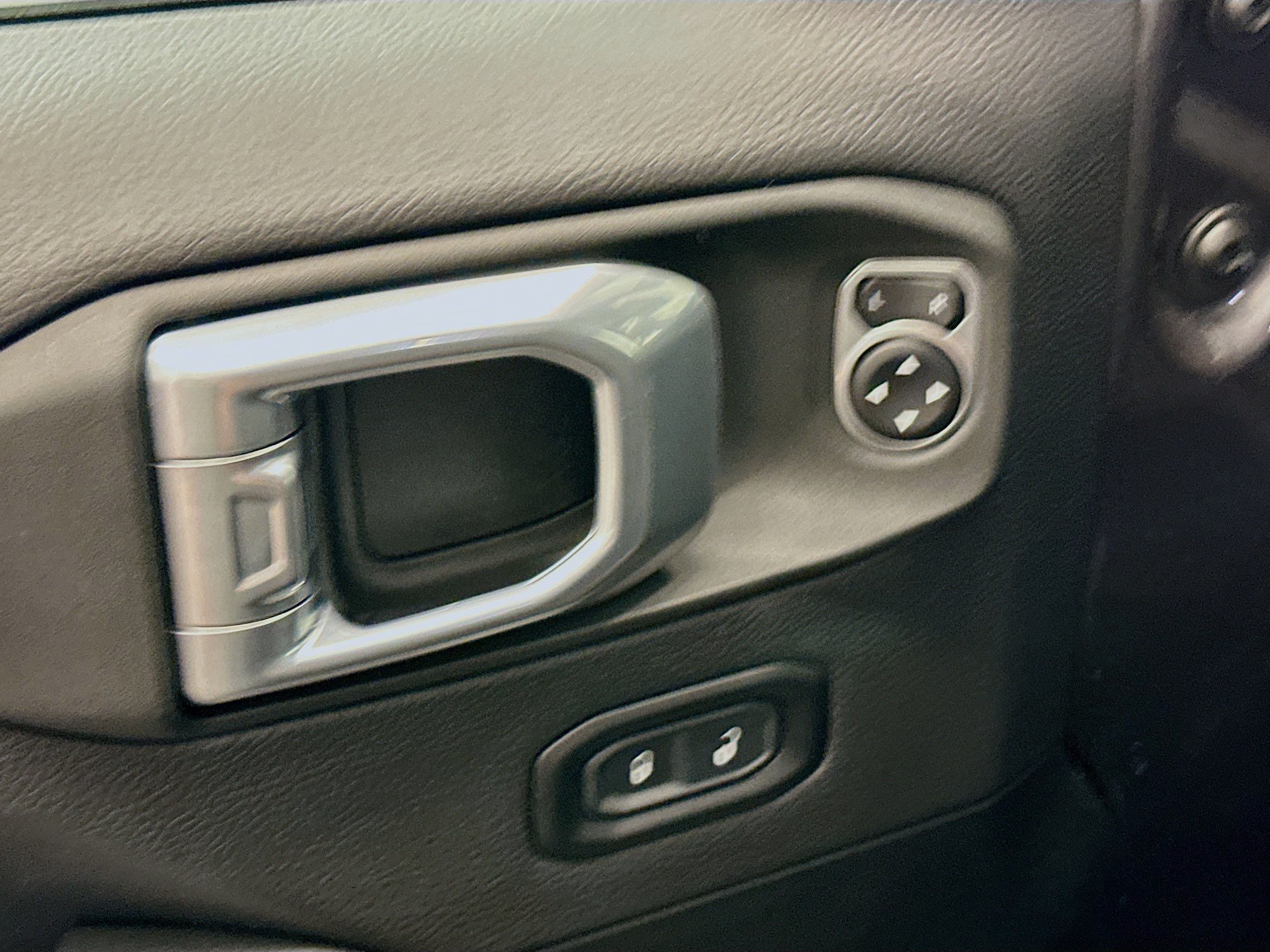 Used 2021 Jeep Wrangler Unlimited Sahara AWD/4WD image 15