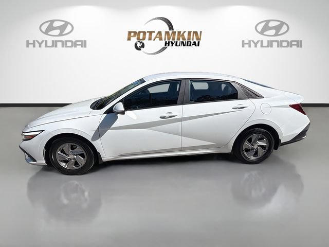 Certified 2024 Hyundai Elantra SE FWD image 8