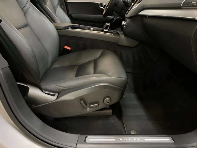 Used 2025 Volvo XC90 B5 Core AWD/4WD image 48