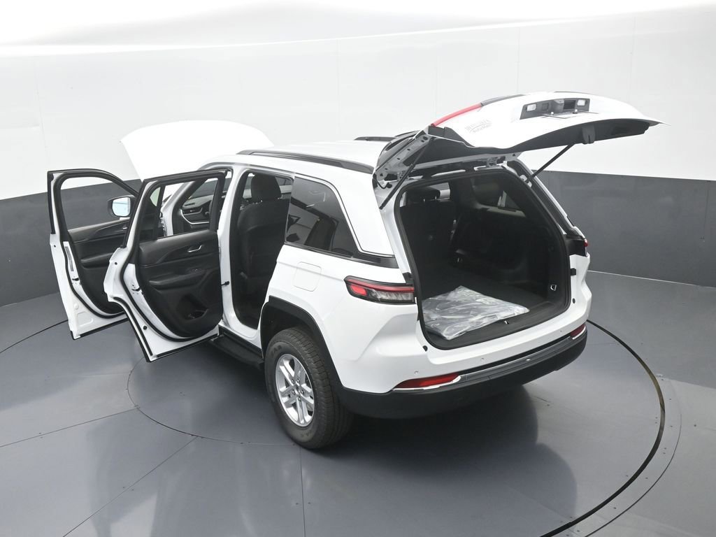 Used 2025 Jeep Grand Cherokee Laredo image 60