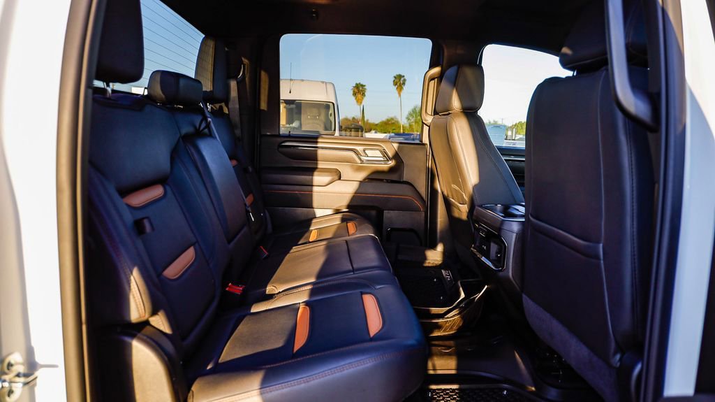 Used 2025 GMC Sierra 2500 AT4 image 19