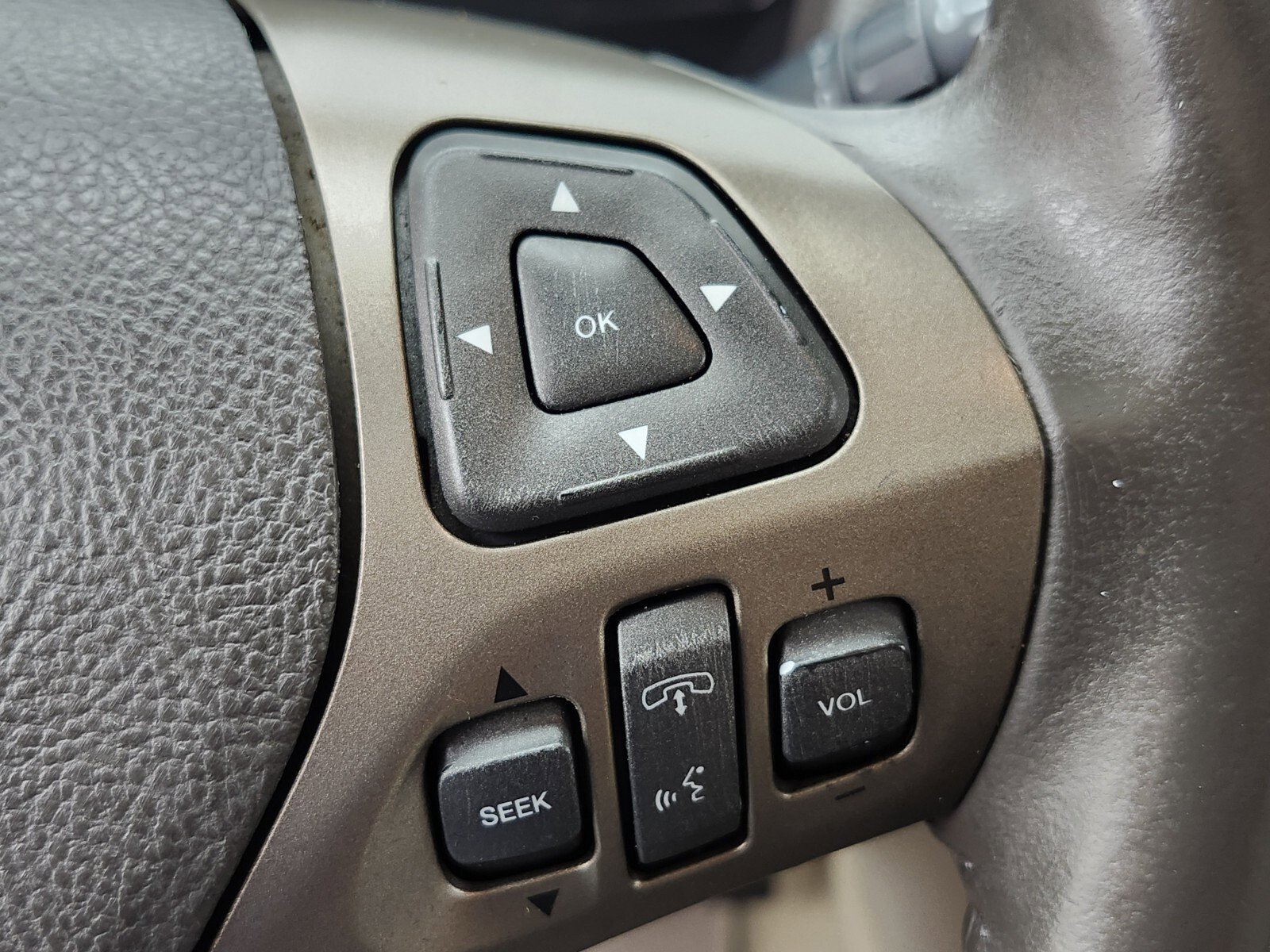 Used 2011 Lincoln MKX 2WD w/ 102A Rapid Spec Order Code image 24