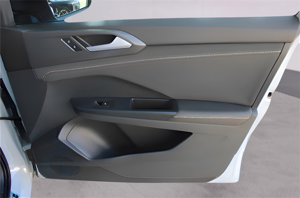 Used 2025 Volkswagen Taos SE image 32