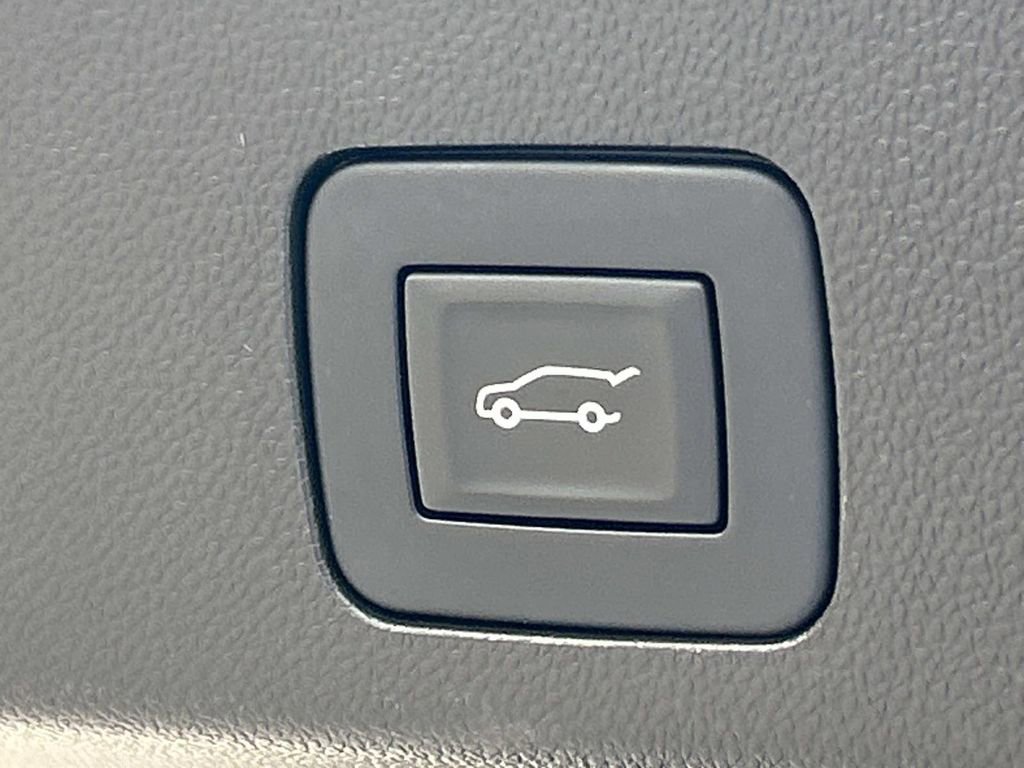 Used 2022 Buick Encore GX Essence w/ Advanced Technology Package FWD image 14