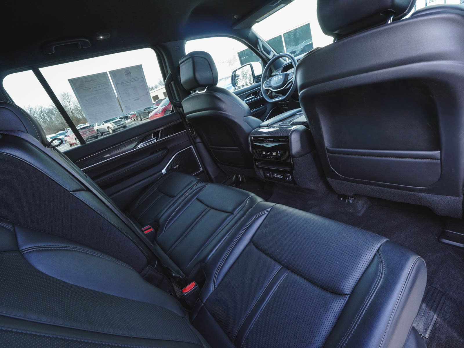 Used 2022 Jeep Wagoneer Series II image 40