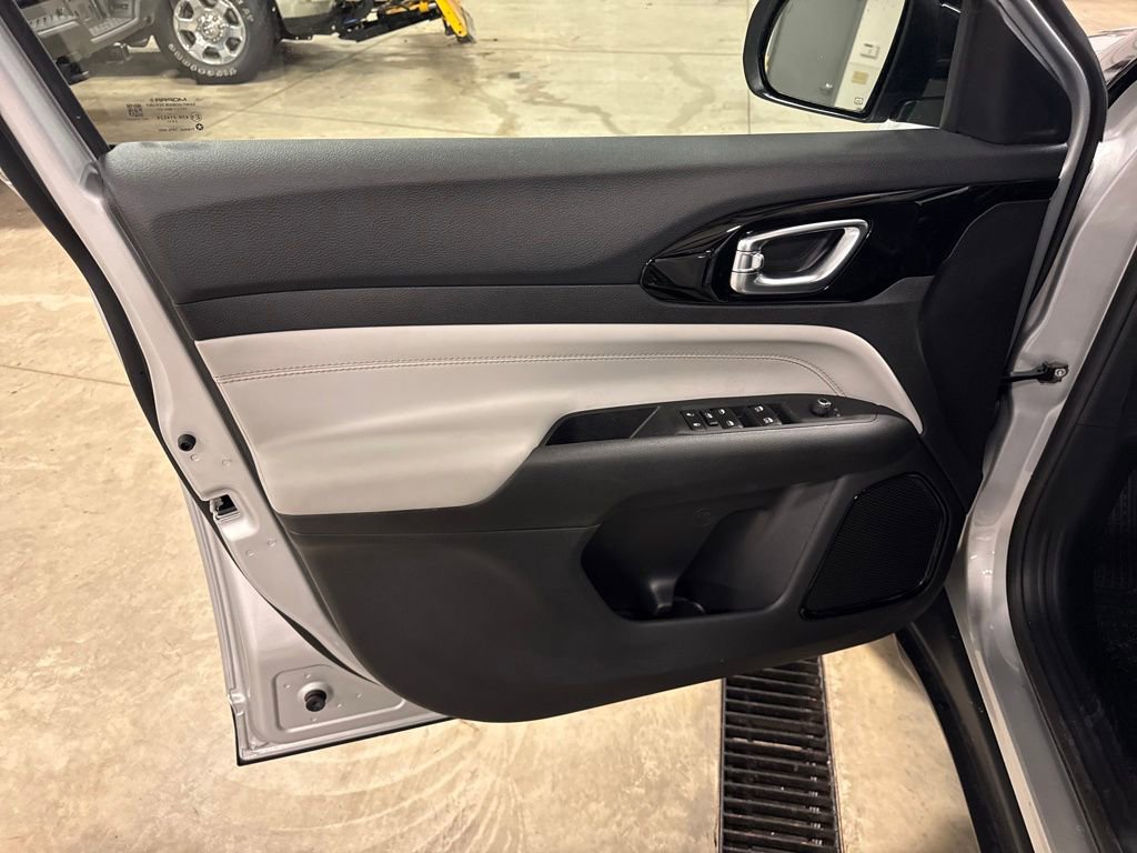 New 2026 Jeep Compass Limited image 10