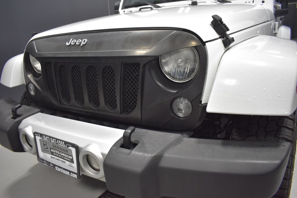 Used 2015 Jeep Wrangler Sahara w/ Connectivity Group AWD/4WD image 11