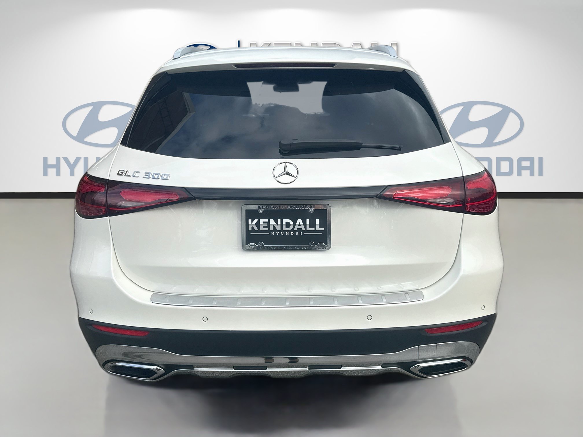 Used 2023 Mercedes-Benz GLC 300 w/ Exclusive Trim Package image 5