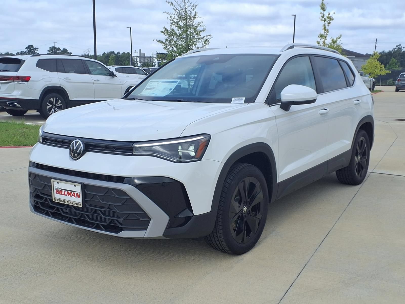 New 2026 Volkswagen Taos SE FWD image 3