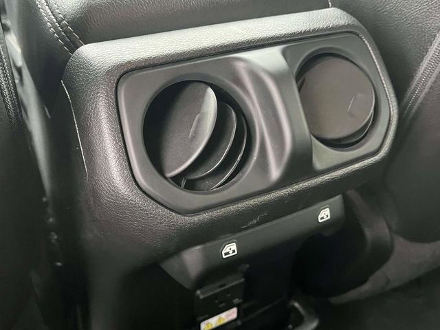 Used 2018 Jeep Wrangler Unlimited Sahara image 19