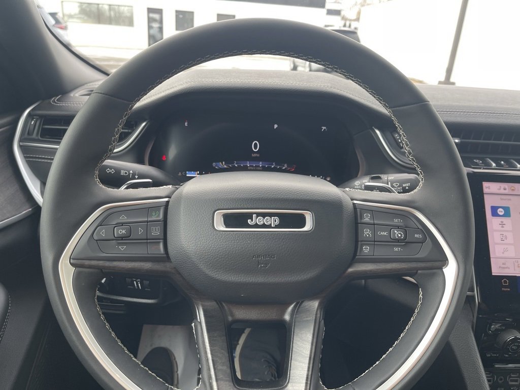 Used 2024 Jeep Grand Cherokee Limited w/ Luxury Tech Group II image 26