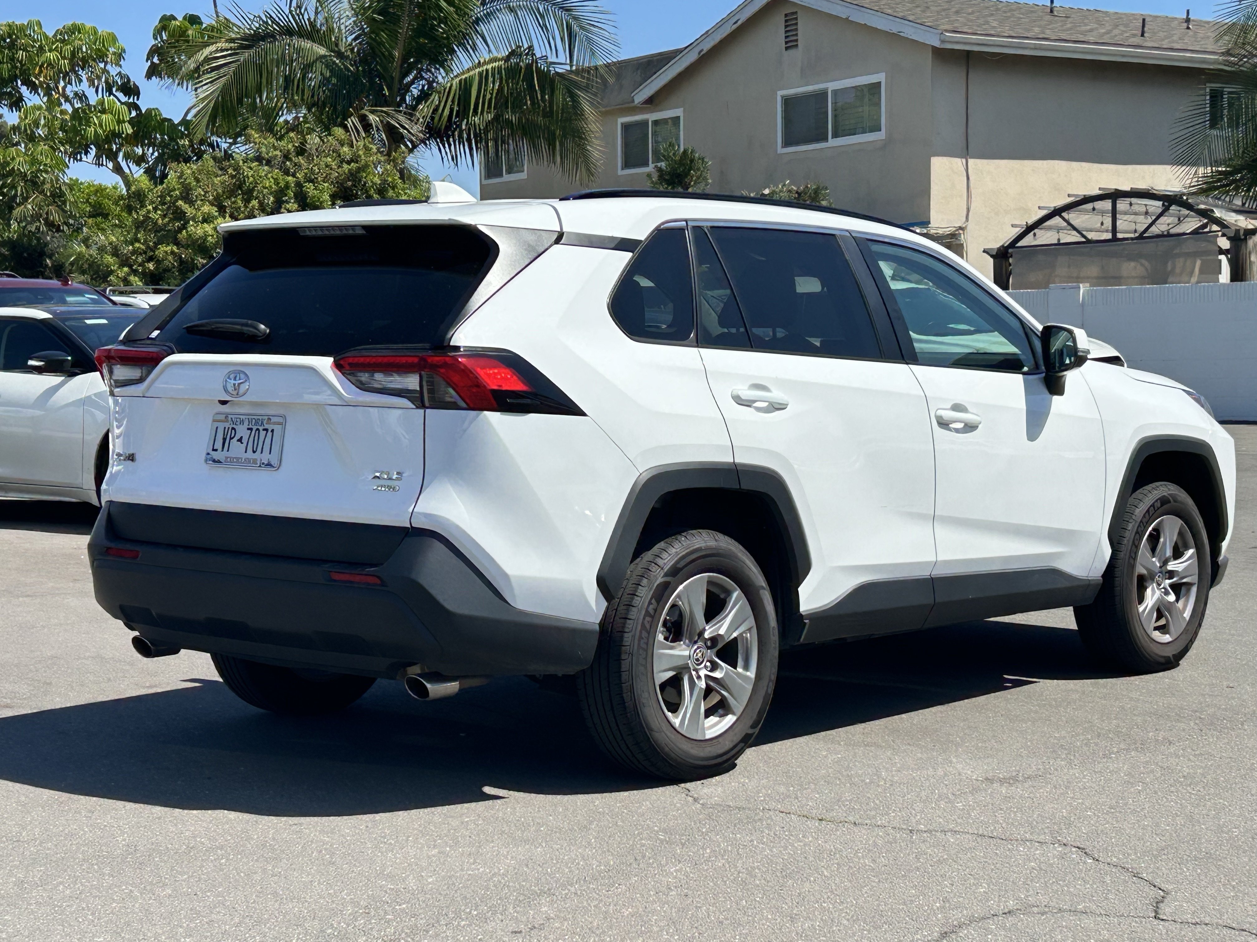 Used 2025 Toyota RAV4 XLE AWD/4WD image 3