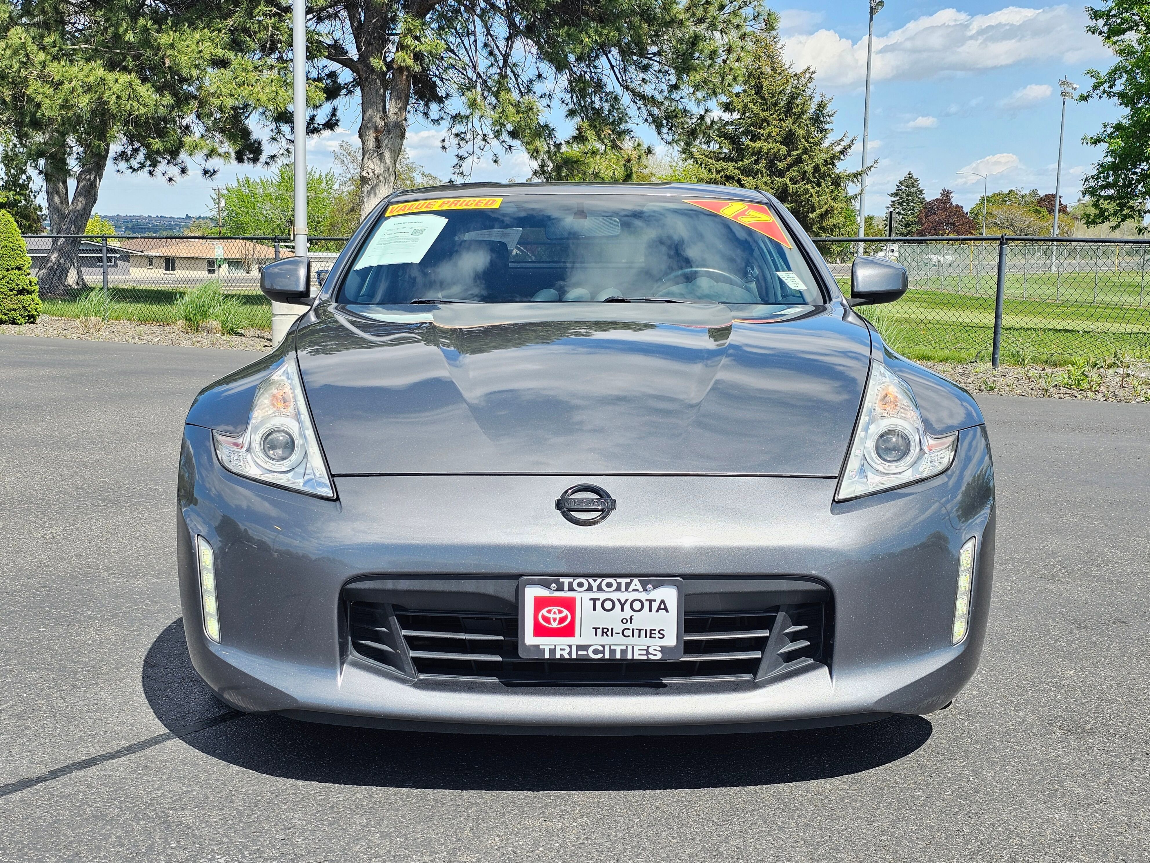 Used 2017 Nissan 370Z Coupe RWD image 8