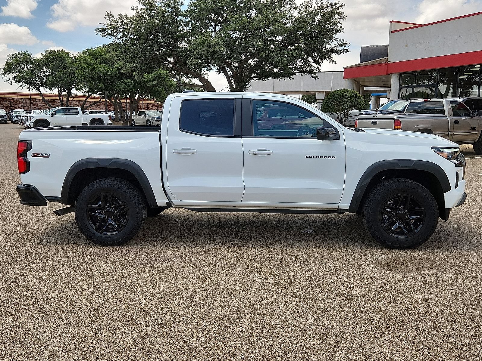 Used 2024 Chevrolet Colorado Z71 w/ Z71 Convenience Package 2 AWD/4WD image 5