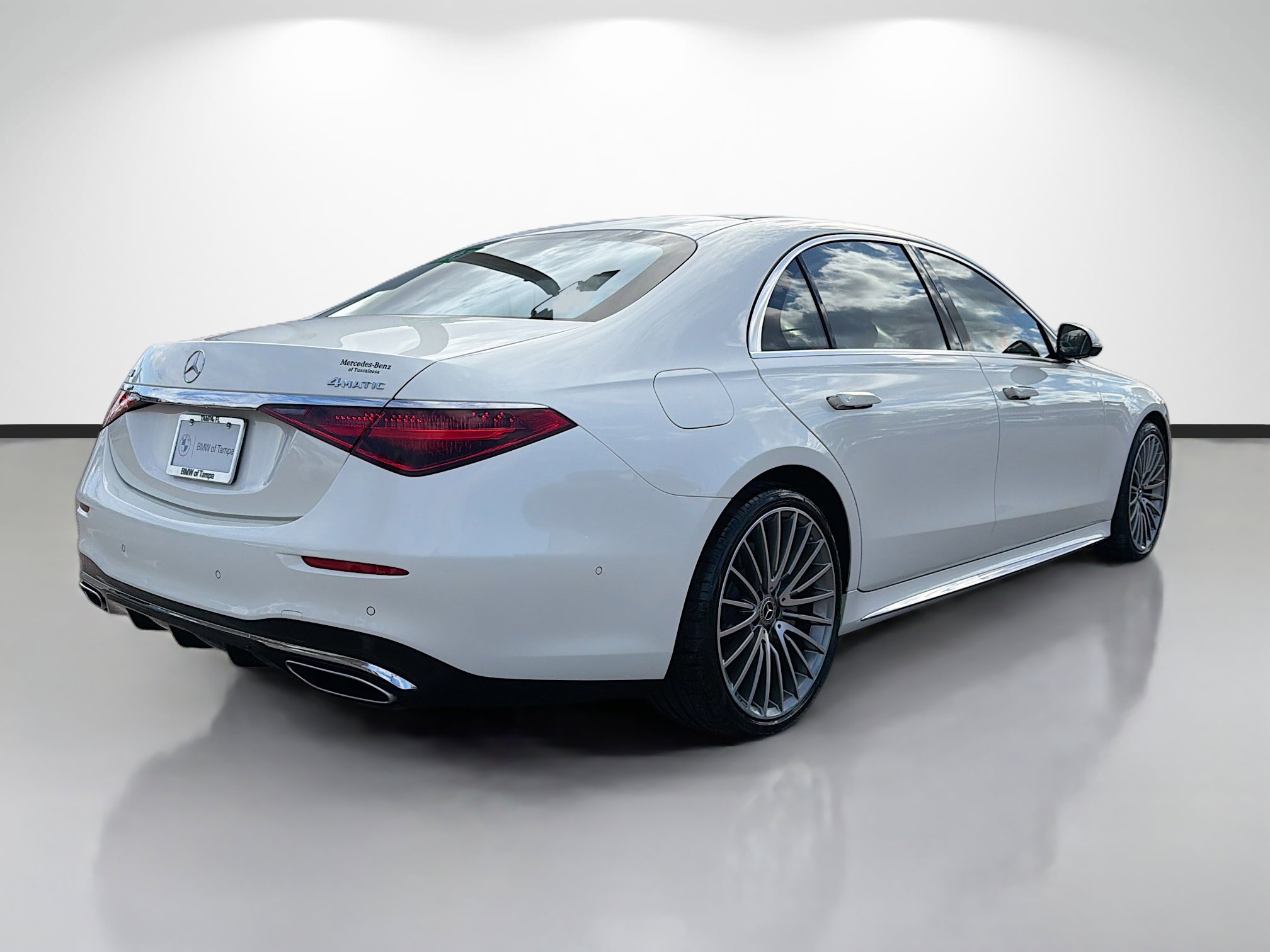 Used 2023 Mercedes-Benz S 580 4MATIC Sedan image 3