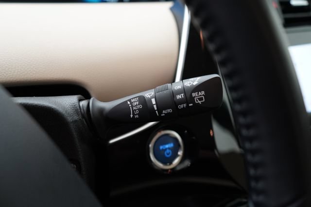 Used 2020 Toyota Prius XLE AWD/4WD image 21