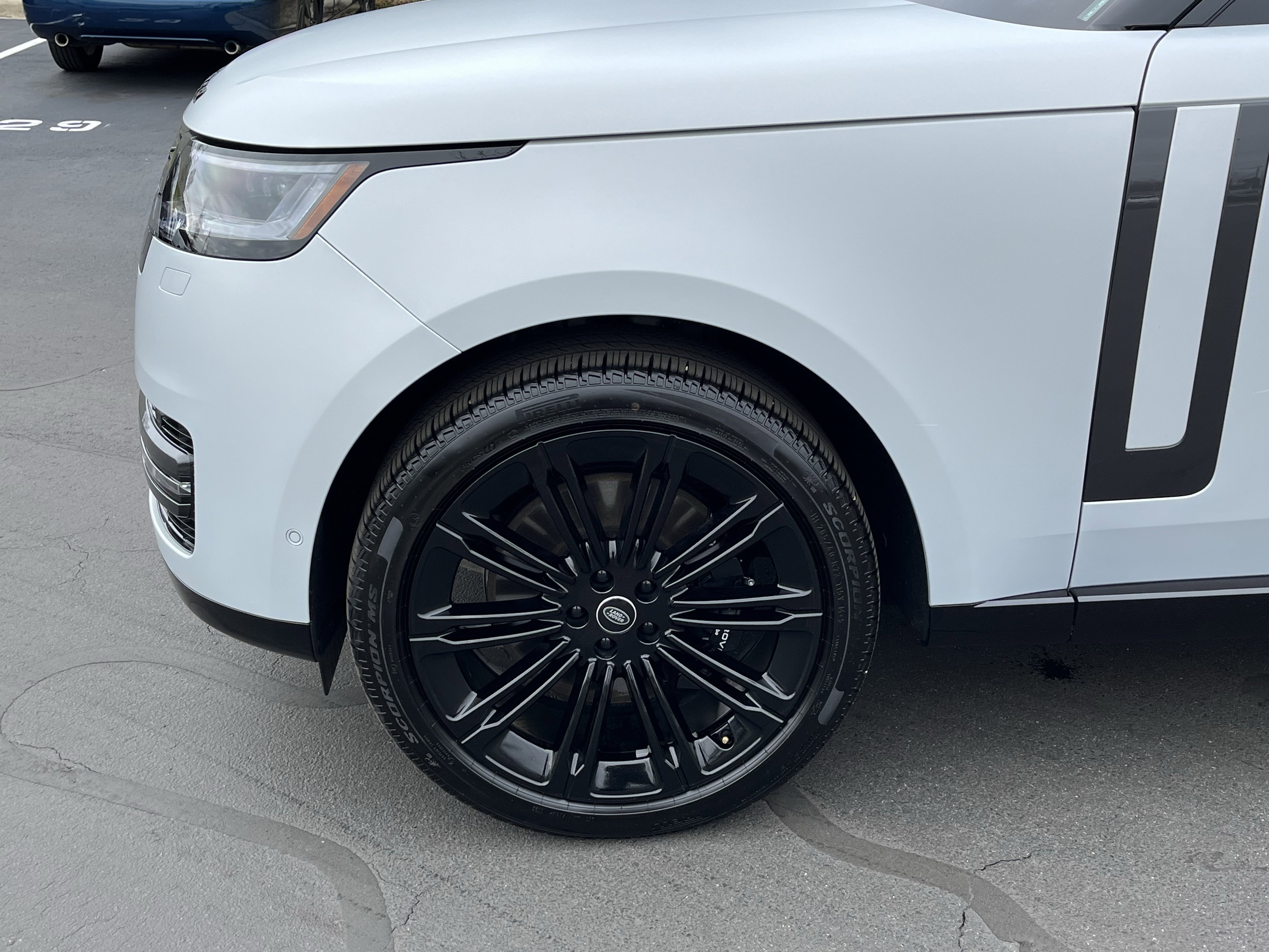 Certified 2025 Land Rover Range Rover SE image 13