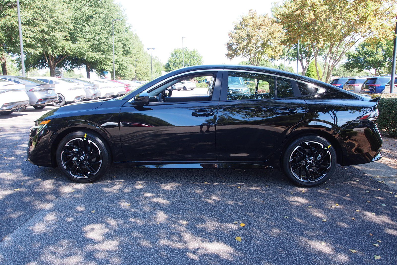 New 2027 Nissan Sentra SR w/ Floor Mat Package FWD image 4
