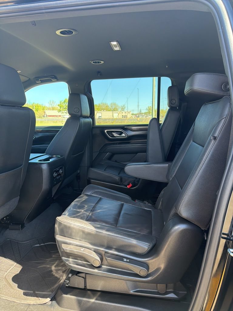 Used 2024 Chevrolet Suburban Z71 w/ Luxury Package AWD/4WD image 19