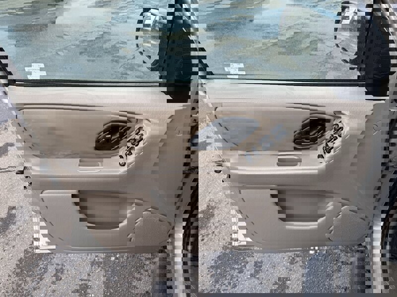 Used 2001 Ford Escape XLT image 6