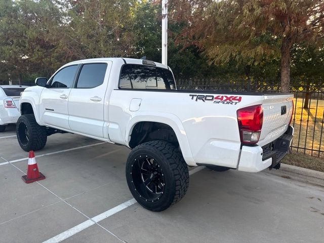 Used 2017 Toyota Tacoma TRD Sport AWD/4WD image 4