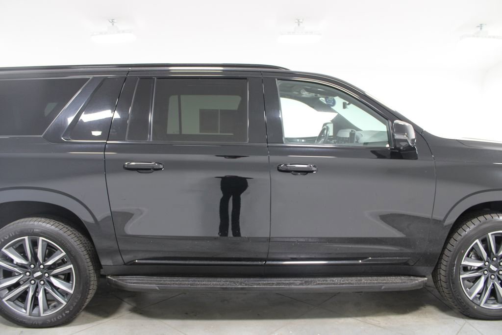 Used 2024 Cadillac Escalade ESV Sport RWD image 11