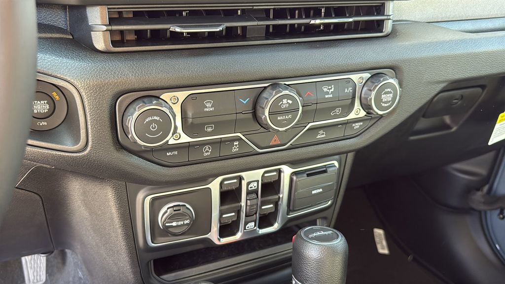 New 2026 Jeep Gladiator Sport AWD/4WD image 33