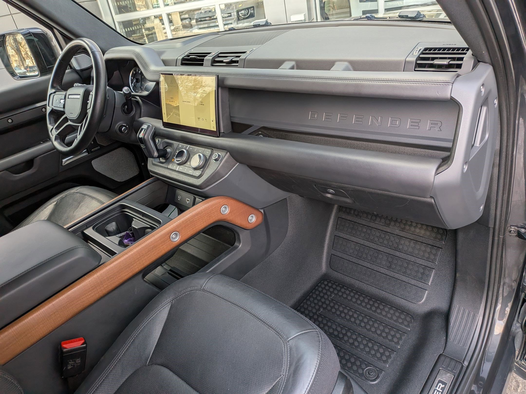 Used 2023 Land Rover Defender 130 X image 31