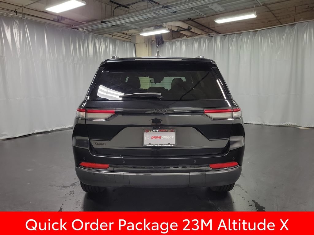 Used 2024 Jeep Grand Cherokee Altitude AWD/4WD image 7