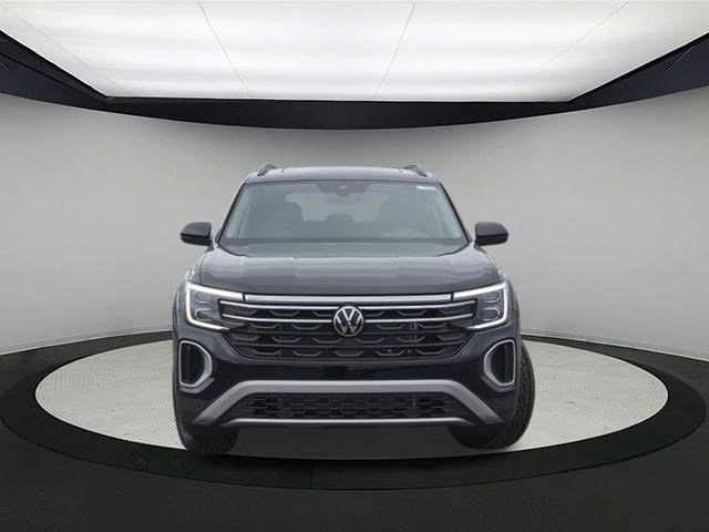 New 2026 Volkswagen Atlas Peak Edition image 2