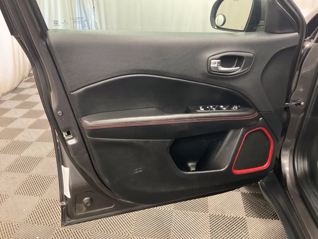 Used 2018 Jeep Compass Trailhawk w/ Navigation Group AWD/4WD image 10