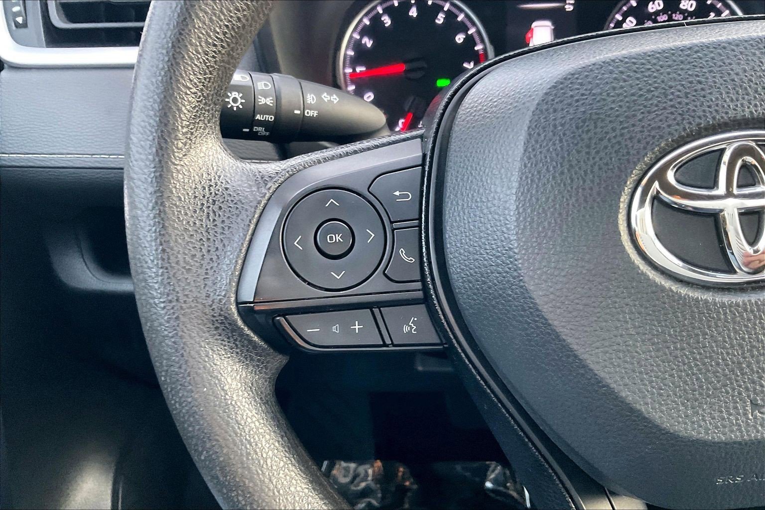 Used 2021 Toyota RAV4 XLE image 18