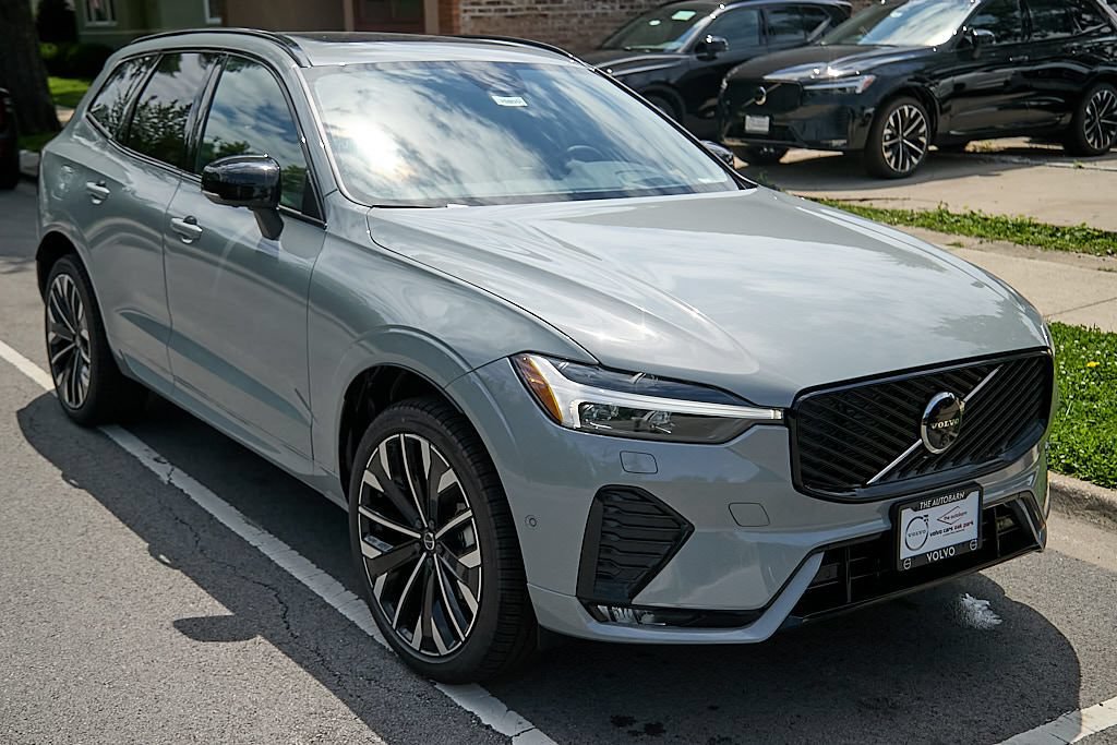 New 2026 Volvo XC60 B5 Ultra w/ Climate Package AWD/4WD image 4