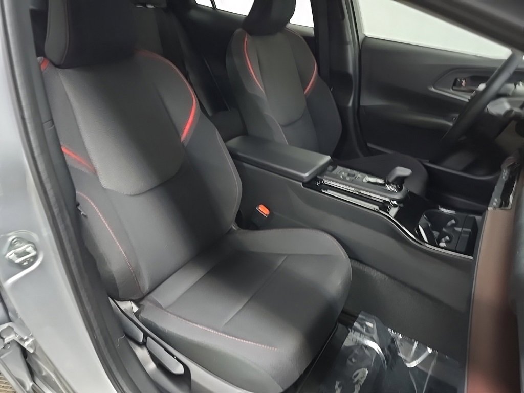 Used 2025 Toyota Prius Plug-In Hybrid image 14