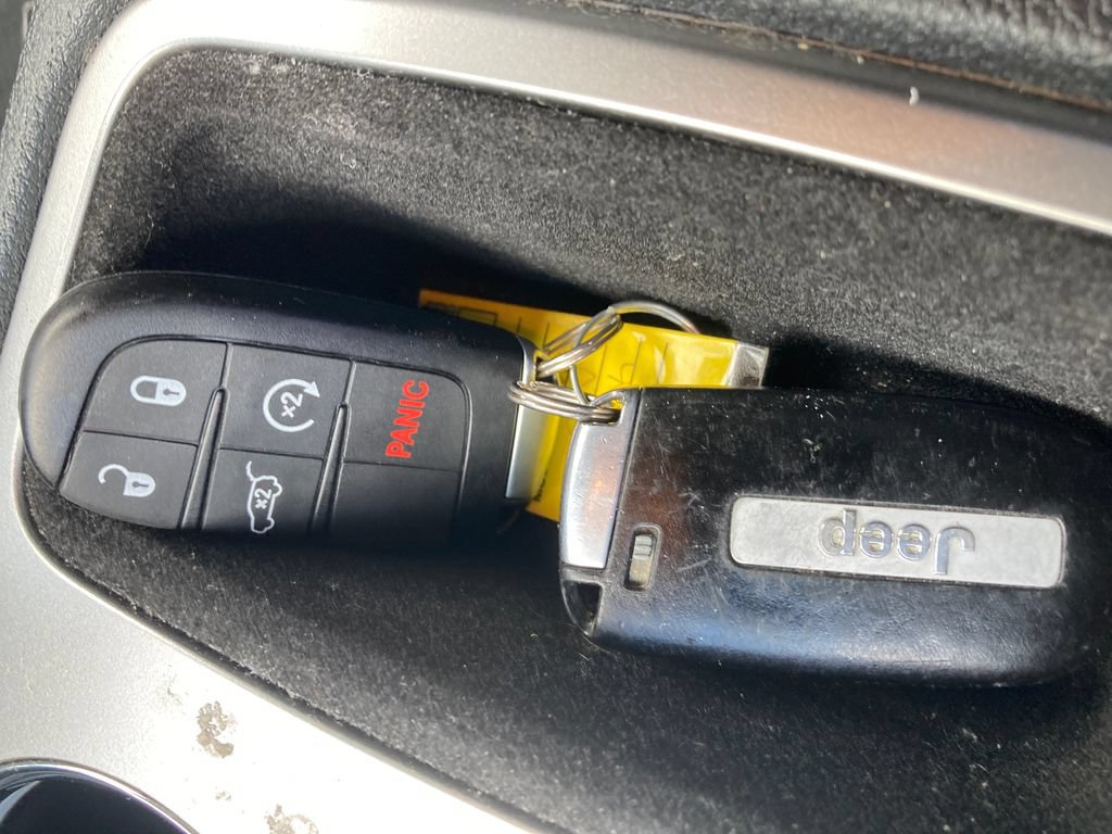 Used 2017 Jeep Grand Cherokee Altitude AWD/4WD image 36