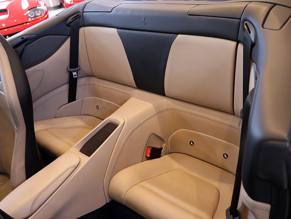 Certified 2019 Ferrari Portofino RWD image 70