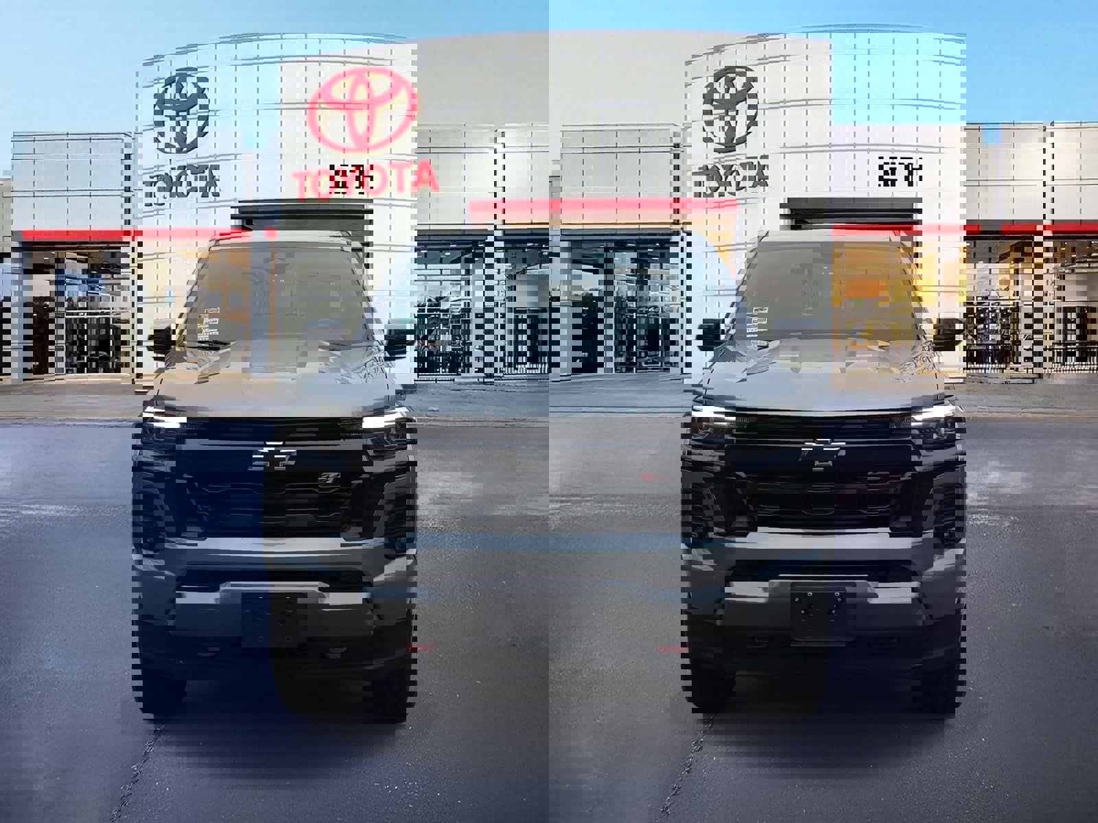 Used 2023 Chevrolet Colorado Z71 w/ Z71 Convenience Package 2 image 2