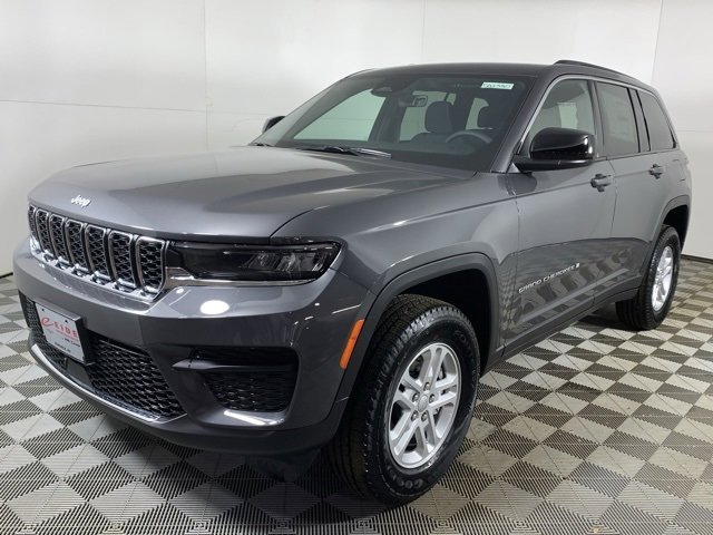 New 2025 Jeep Grand Cherokee Laredo w/ Luxury Tech Group I image 5