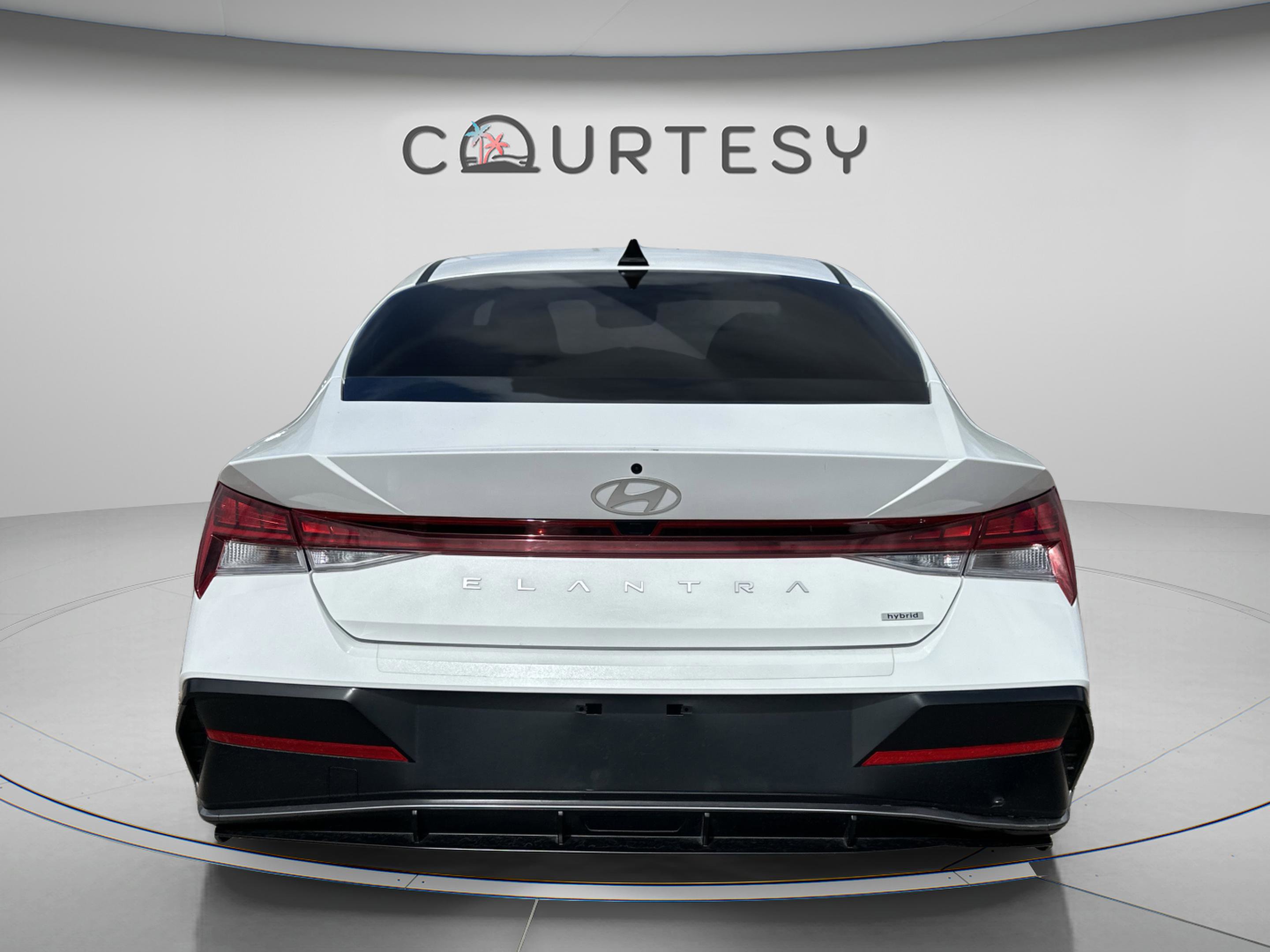 Used 2025 Hyundai Elantra Limited image 4