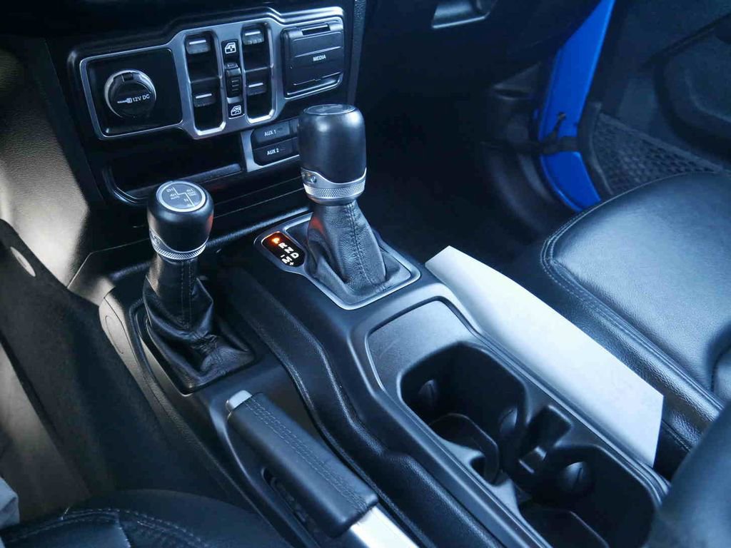 Used 2022 Jeep Wrangler Unlimited Sahara image 39