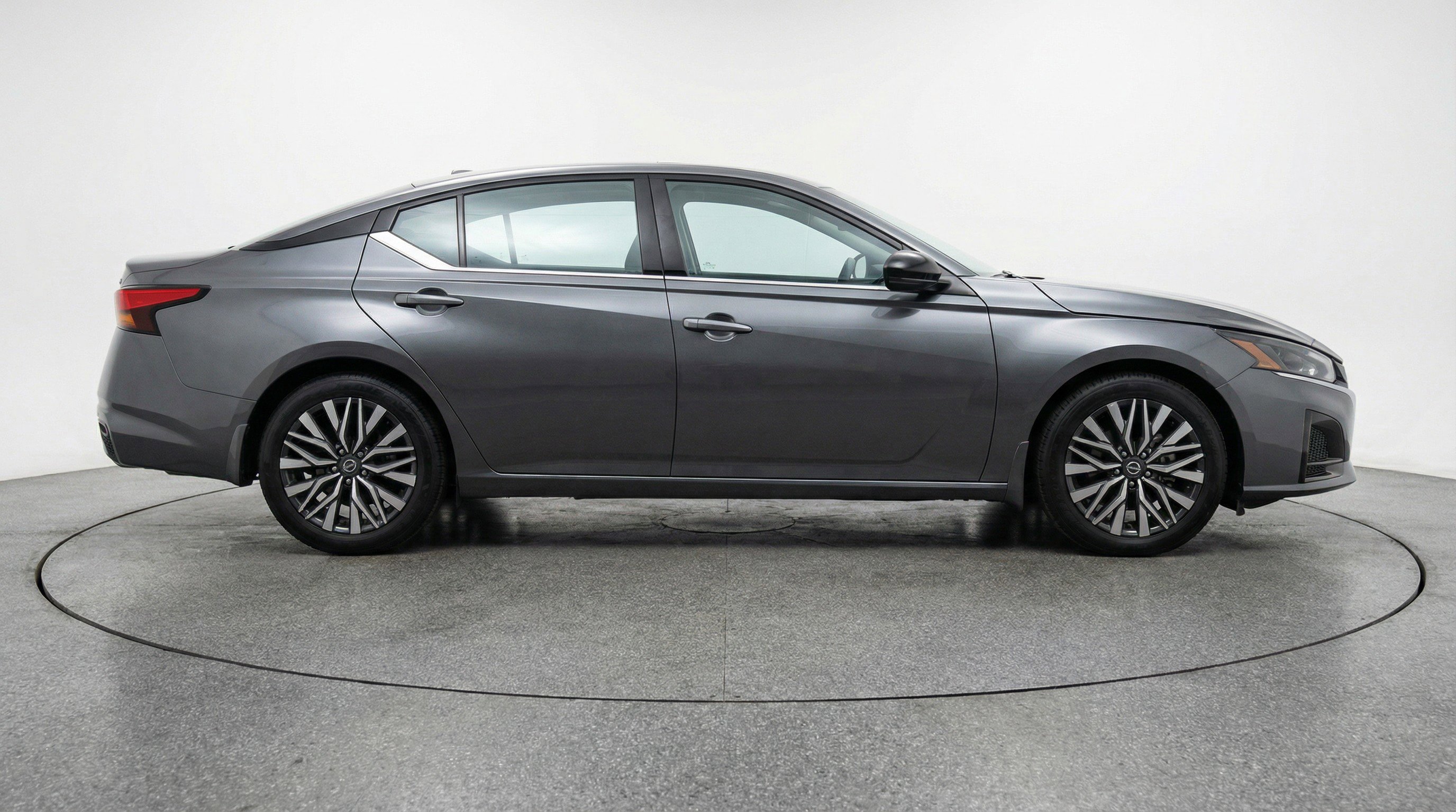 Used 2025 Nissan Altima 2.5 SV image 11