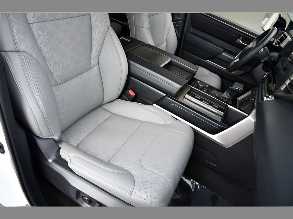 Used 2024 Toyota Sequoia SR5 w/ SR5 Premium Package AWD/4WD image 32