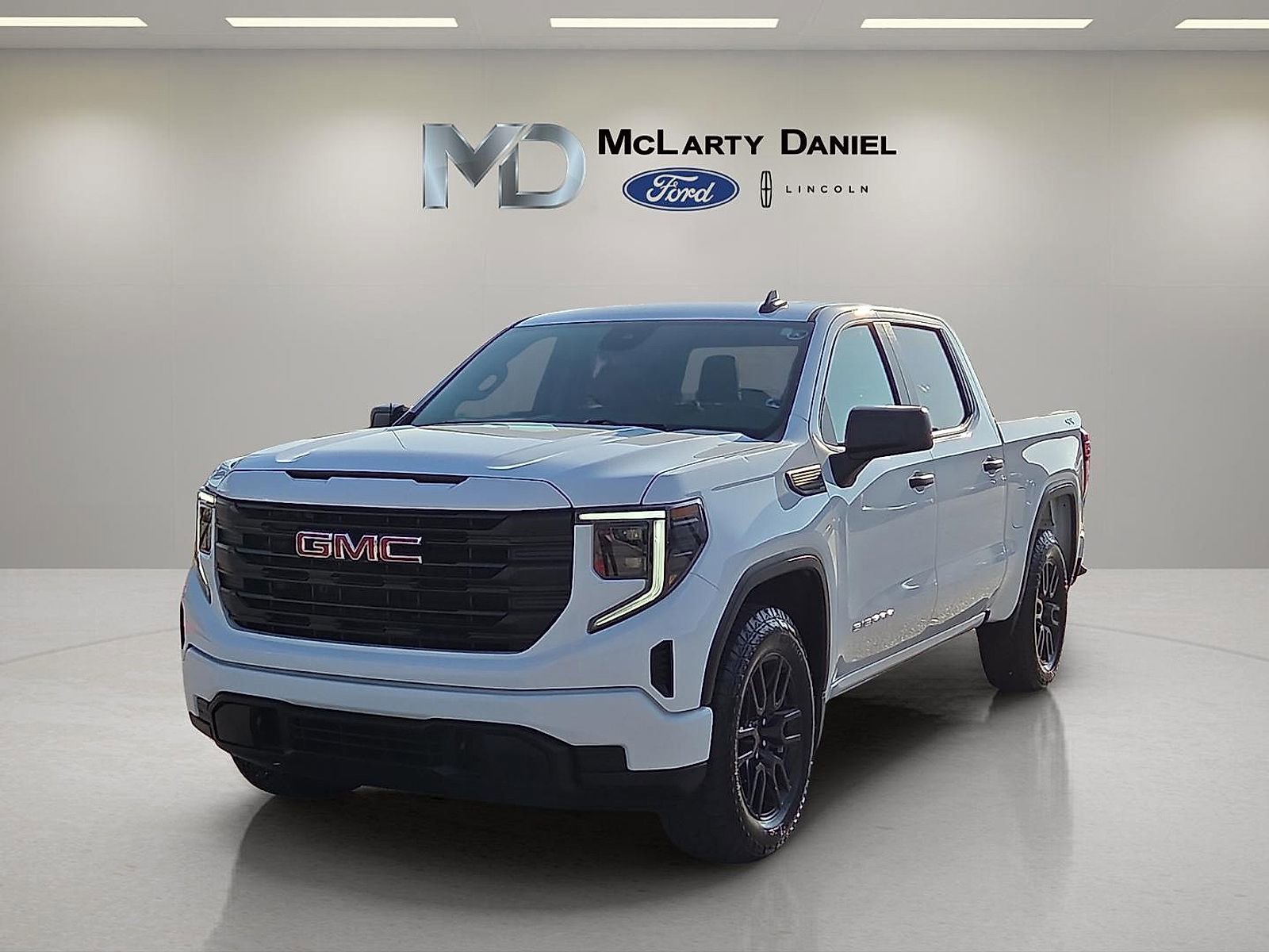 Used 2024 GMC Sierra 1500 Pro w/ Graphite Edition image 2