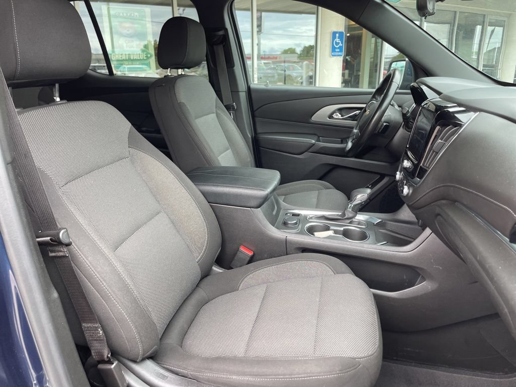 Used 2022 Chevrolet Traverse LT FWD image 19