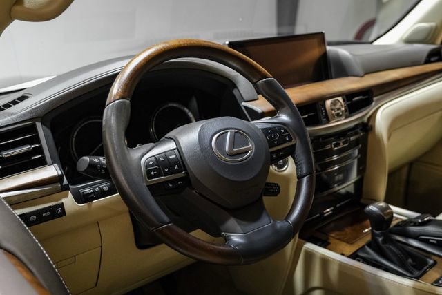 Used 2018 Lexus LX 570 4WD w/ Luxury Package image 21