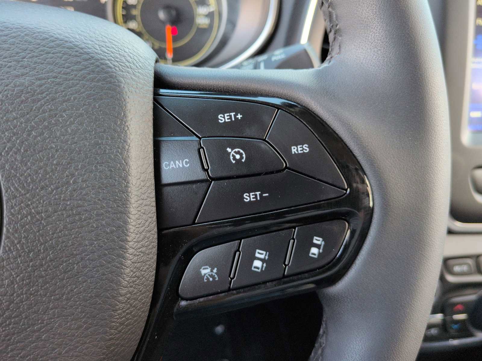 Used 2023 Jeep Cherokee Altitude Lux image 25