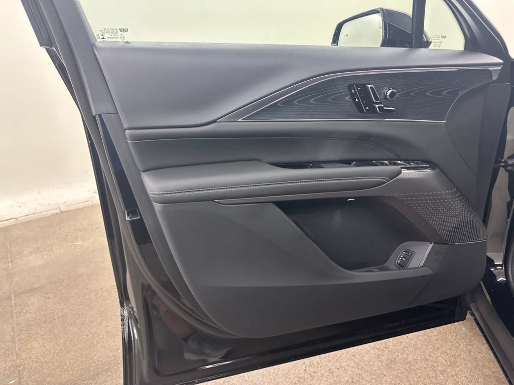 New 2026 Cadillac Lyriq Luxury AWD/4WD image 32