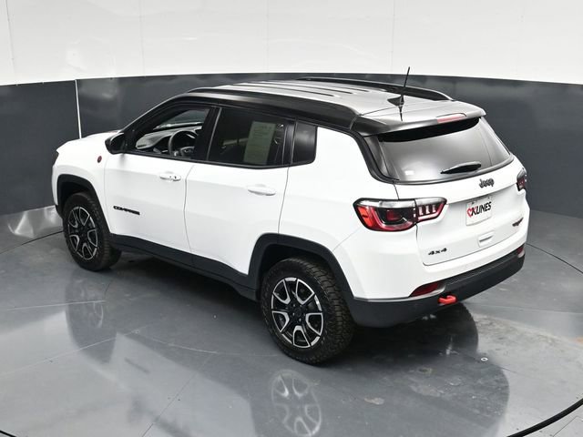 Used 2025 Jeep Compass Trailhawk AWD/4WD image 49
